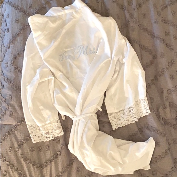 “The Mrs.” Robe - Picture 2 of 3